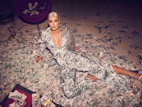 Iggy: Sugar Daddy para promover novo single